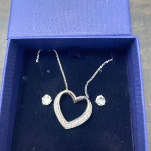 Swarovski necklace with matching earrings  (NEW)